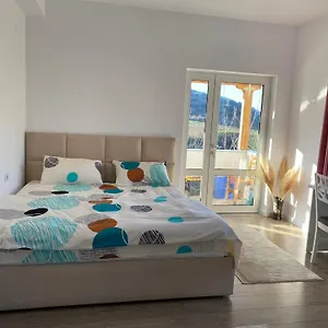 Bright & Cozy With Balcony Zhaban
